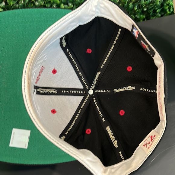 Mitchell & Ness Black Miami Heat Foundation White Script Fitted Hat, Size 7 5/8! - Picture 5 of 6